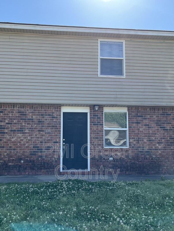 Primary Photo - 404 E Redwood St