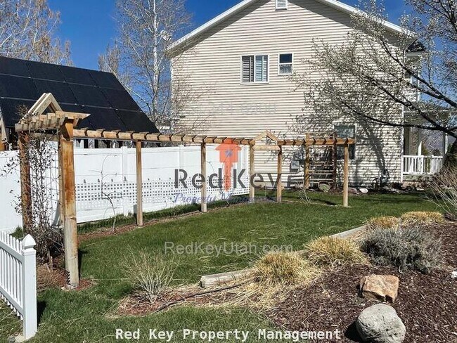 Building Photo - 1380 Single Family Home