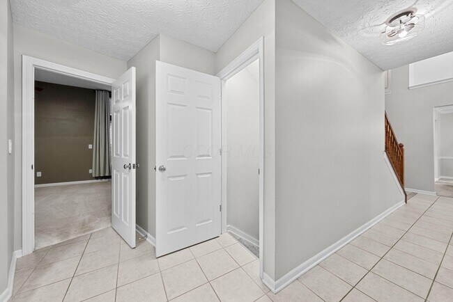 Building Photo - 397 Abbotsbury Dr