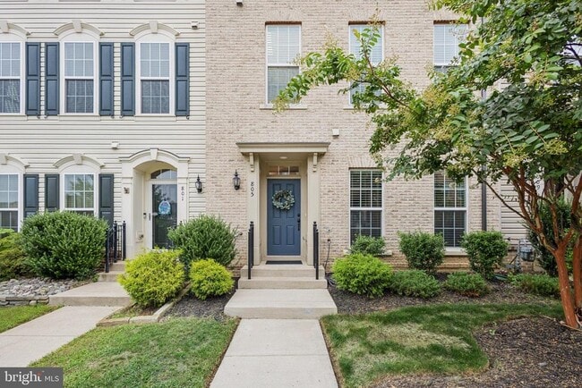 Building Photo - 805 Basswood Dr