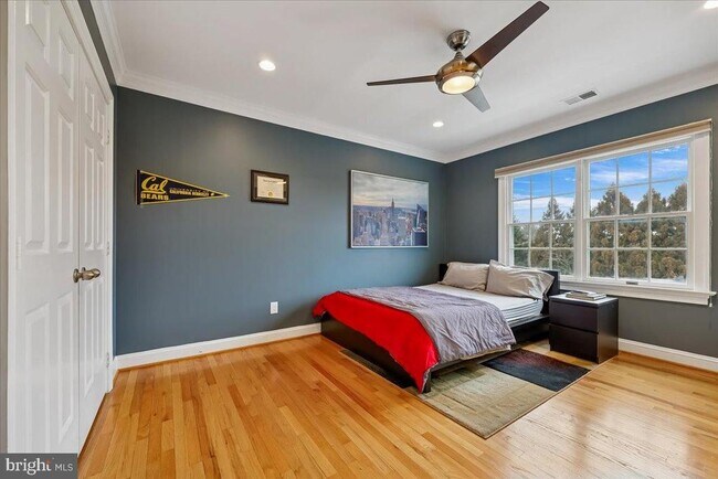 Building Photo - 9917 Kendale Rd