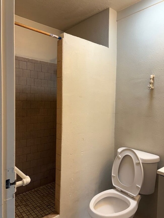 Building Photo - h4675