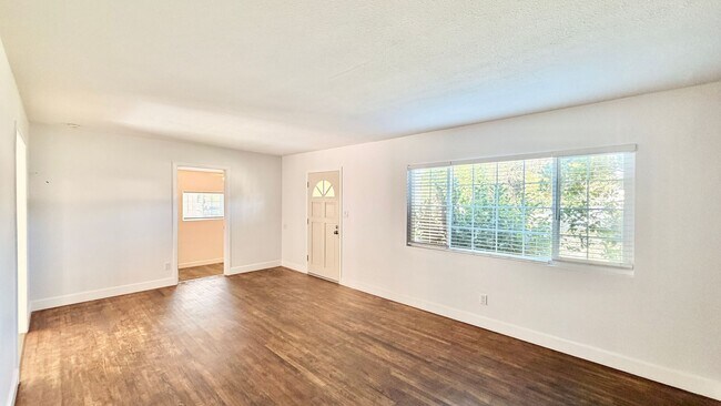 Building Photo - 1280 Alturas Rd