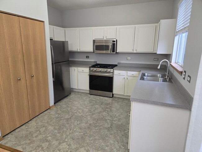 Building Photo - 614 Littleton Trail