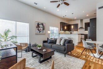 Building Photo - Henderson Ave Townhome with Rooftop Skyline Views