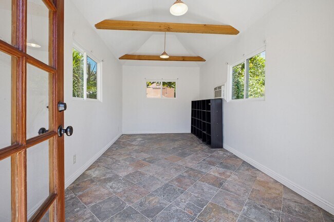 Building Photo - 585 W Calaveras St