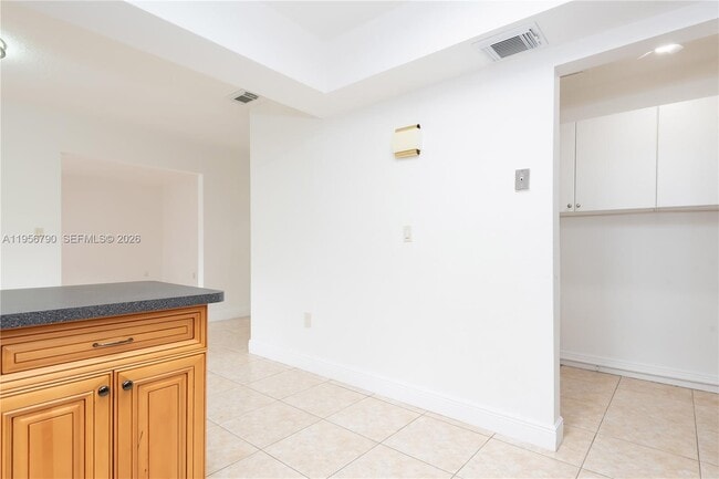 Building Photo - 2617 SW 32nd Ct