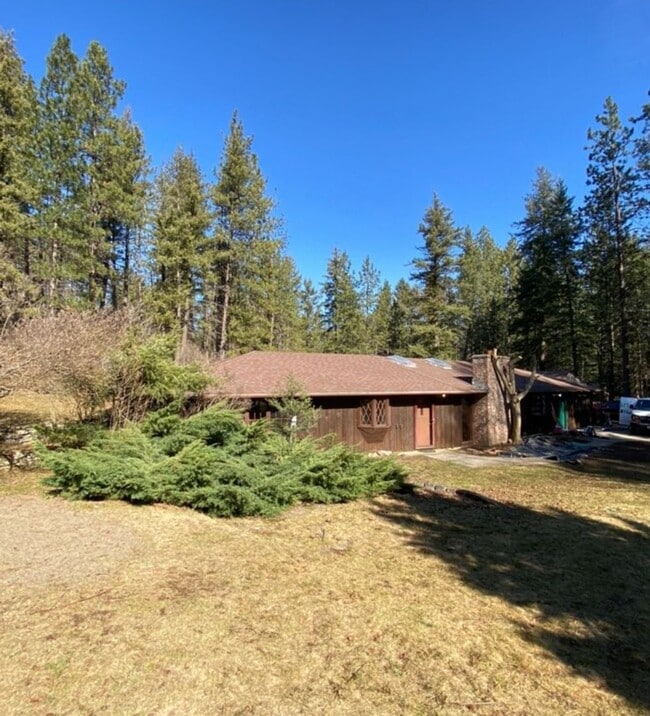 Building Photo - Spacious Four bedroom home in Post Falls
