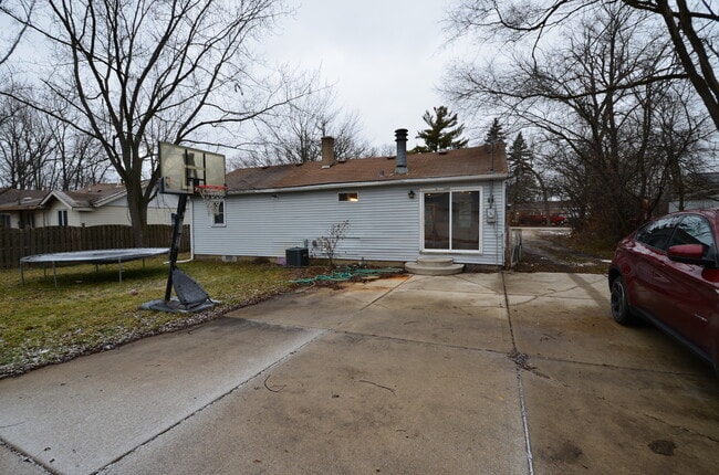 Building Photo - 23247 W N Lakewood Ln