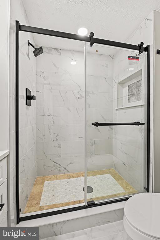 Building Photo - 9409 Mirror Pond Dr