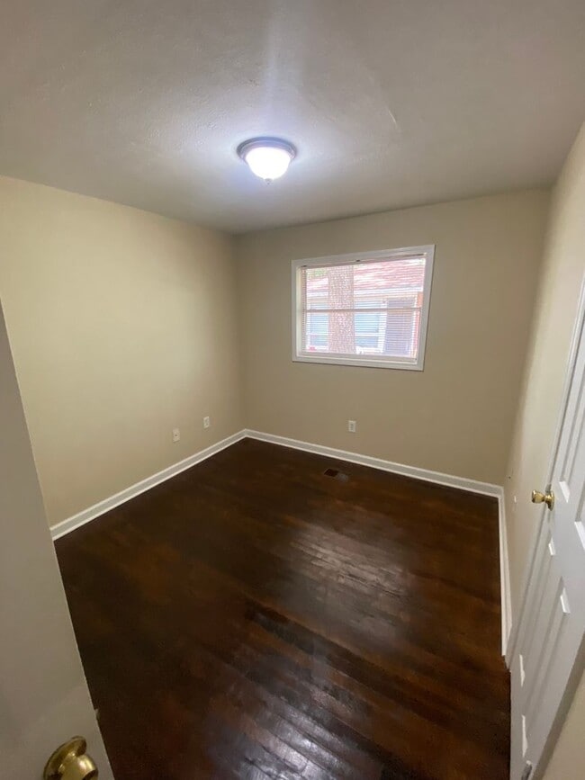 Building Photo - **UPCOMING**3 bedroom / 1 bathroom Home fo...
