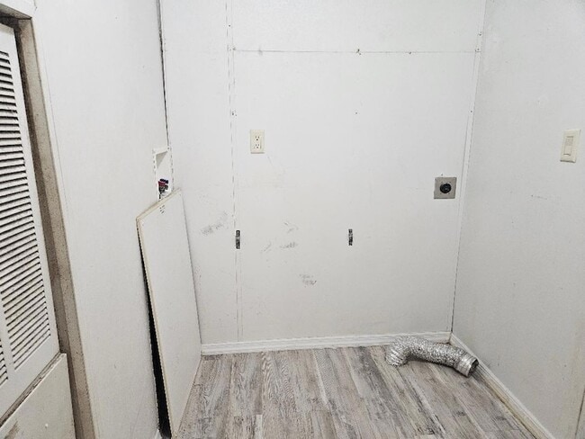 Building Photo - 127 Iroquois Dr