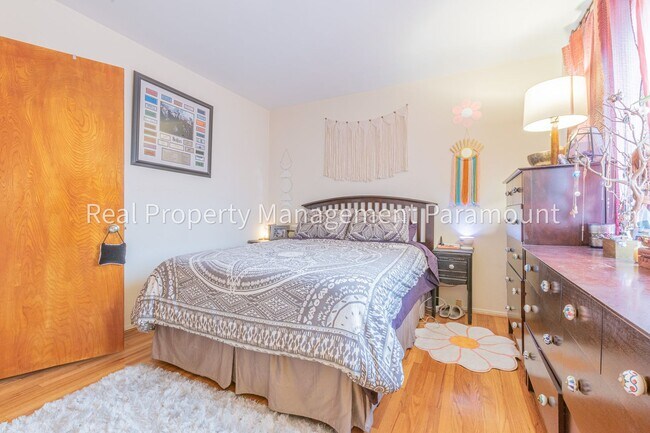 Building Photo - Really nice apartment close to the Grove