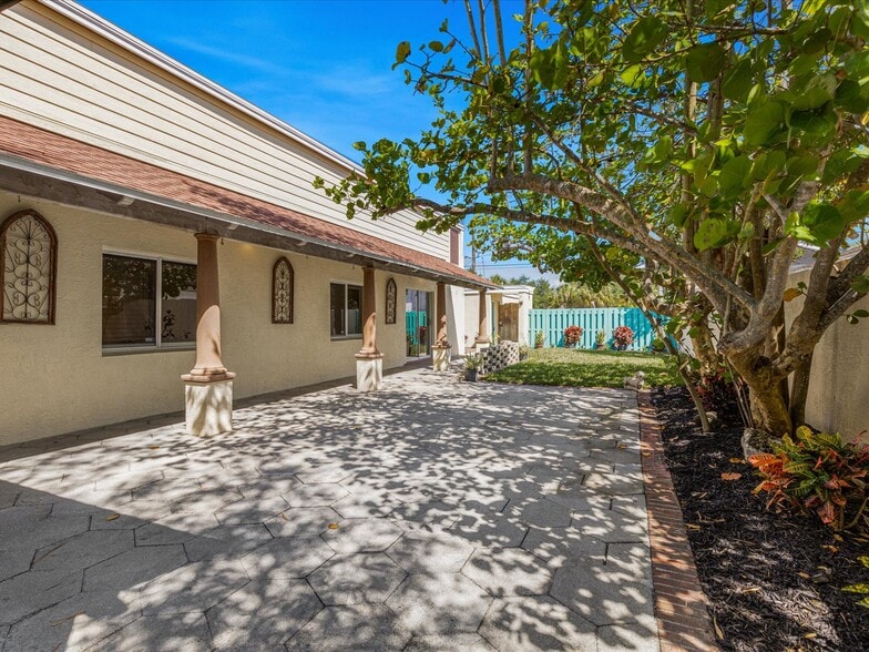 Its own private courtyard - 145 18th Ave SE