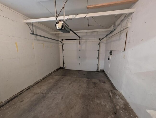 Building Photo - 1167 Westview Dr