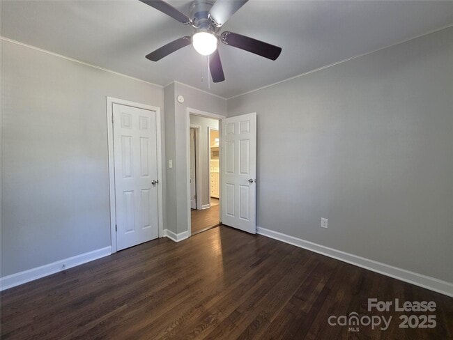 Building Photo - 305 Amber Ct SW