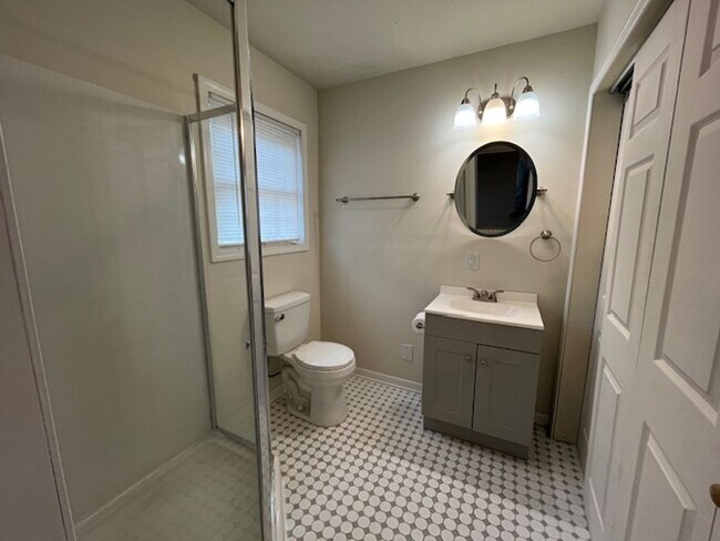 Building Photo - Renovated 3 Bedroom 2 Bath Home for Rent!!