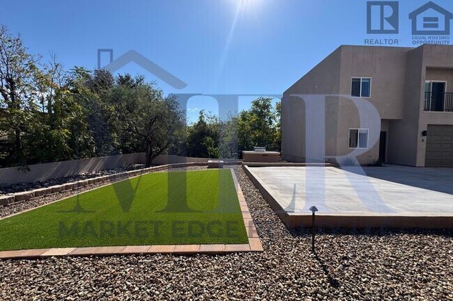 Building Photo - 3Bed/2.5Bath House in Sedona! Ready for Im...