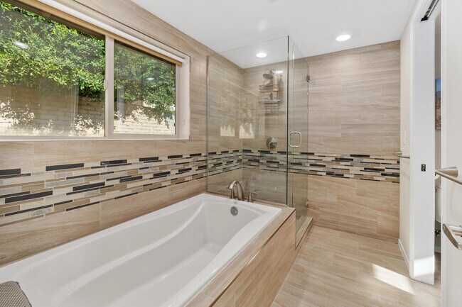 Building Photo - 70801 Fairway Dr