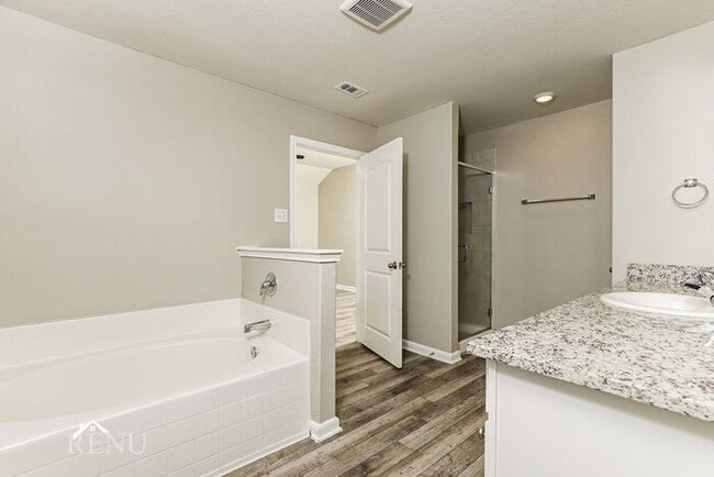 Building Photo - 2815 Praline Ferry