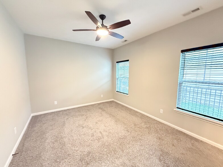 Building Photo - 3921 Bird Song Way