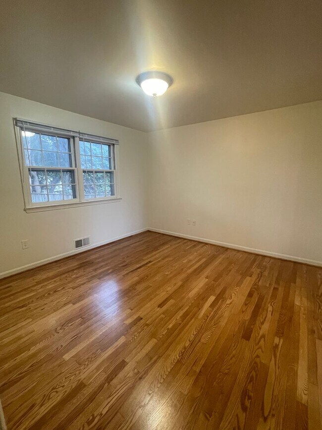 Building Photo - Single Family in Silver Spring