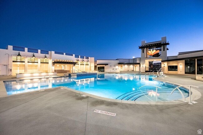 Building Photo - 3 Bedroom Home in Desert Color with Lagoon Access! End Unit!