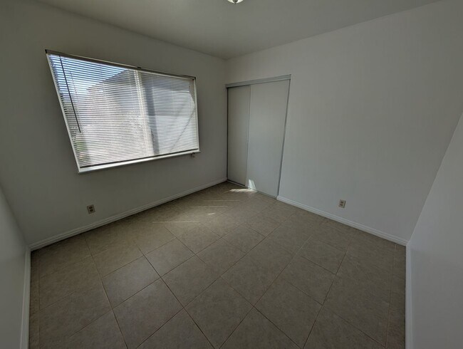 Building Photo - 1109 W Airport Ave
