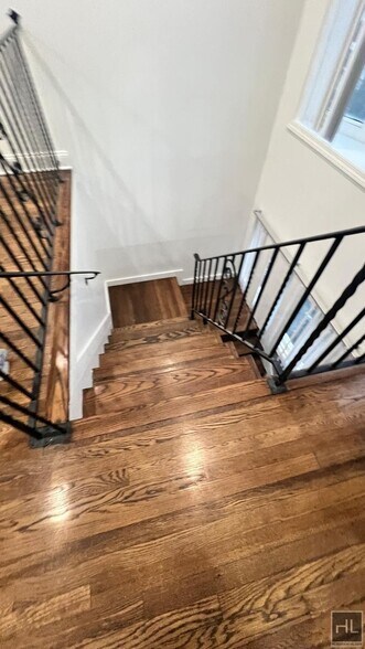 Building Photo - 256 STREET