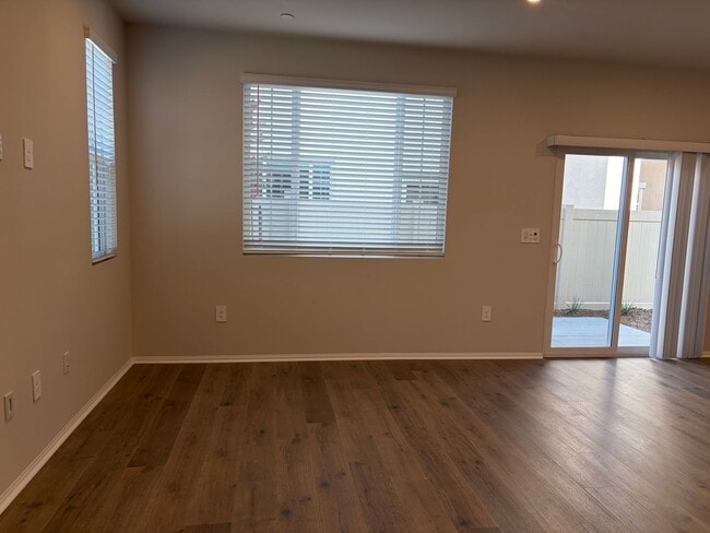 Building Photo - 40100 Campos Elegantes