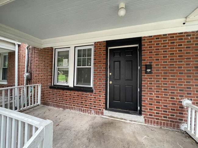 Building Photo - 2 Bedroom Single Family Home in Lancaster!