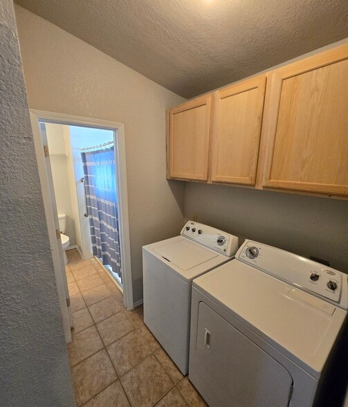Building Photo - 348 Oasis Dr