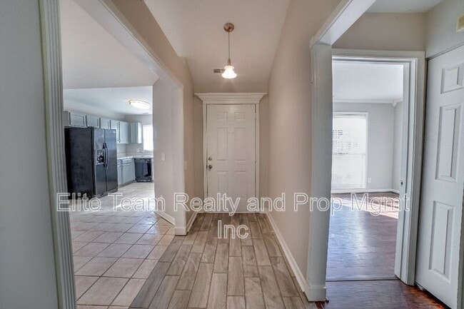 Building Photo - 2132 Mallard Woods Pl