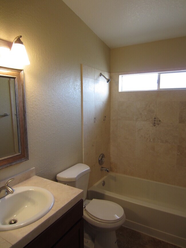 Building Photo - Convenient Northwest 4 Bedroom 3 Bath with Use of Community Pools