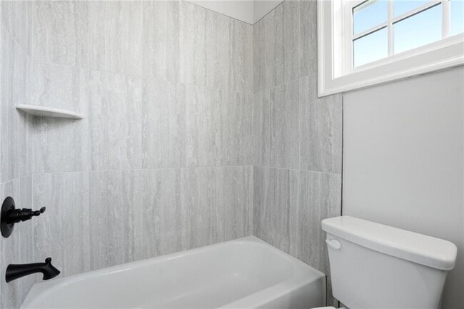 Building Photo - 1254 Six Sisters St