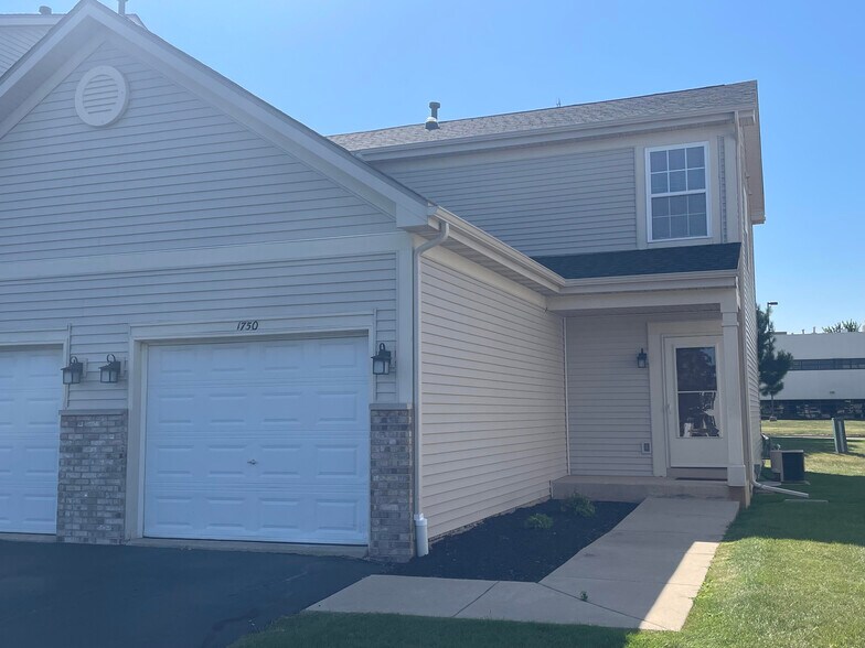Primary Photo - 1750 W Chrysler Dr