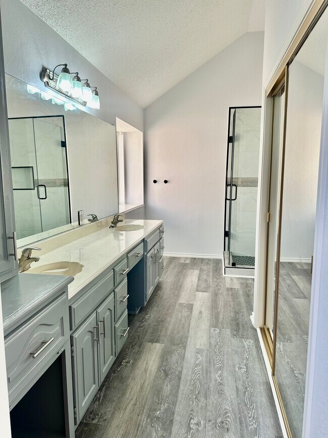 Building Photo - 1301 Royal Palm Ln