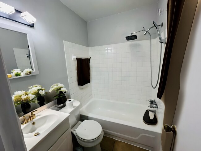 Building Photo - 437 N 32nd St