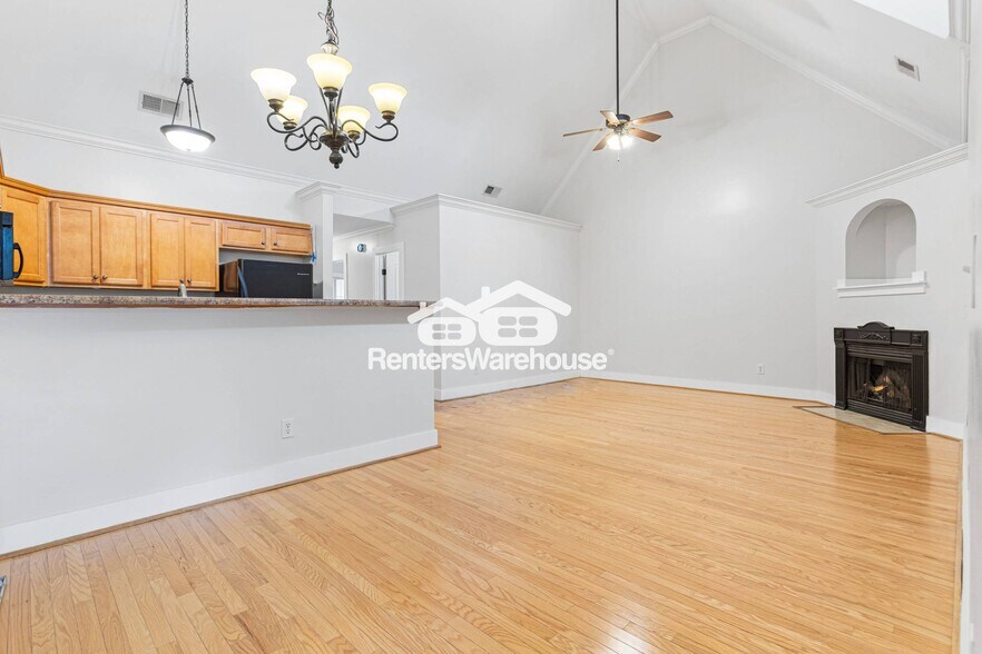 Building Photo - 2070 Rossburg Pl