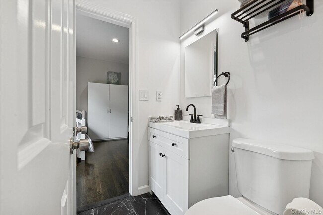 Building Photo - 138 North Rd