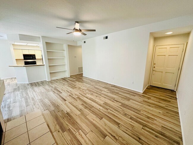 Building Photo - Charming 2 Bed 2 Bath Condo with Nature Vi...
