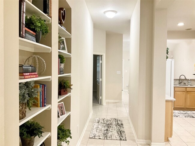 Building Photo - 186 N Valley Oaks Cir