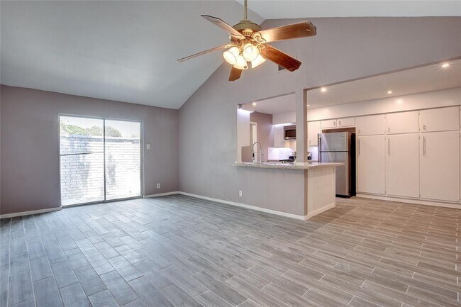 Building Photo - 1301 Thornridge Rd