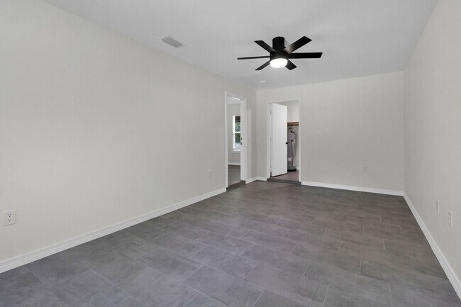 Building Photo - 3 Bedroom in Crestview!!