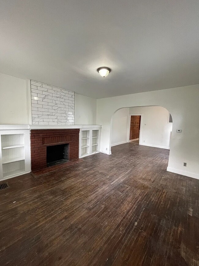 Building Photo - 1261 E 23rd Ave