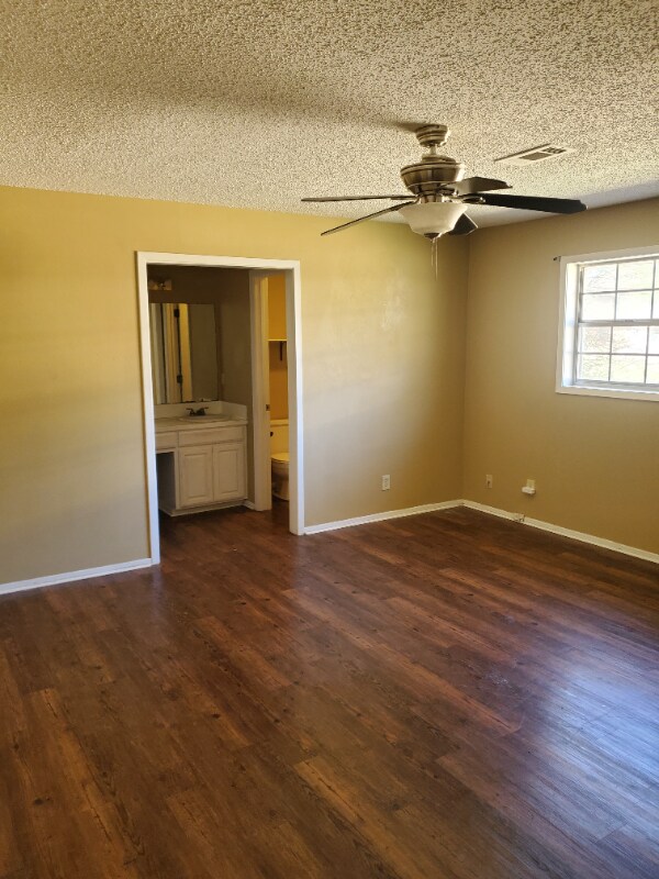 Building Photo - 410 Birchwood Dr