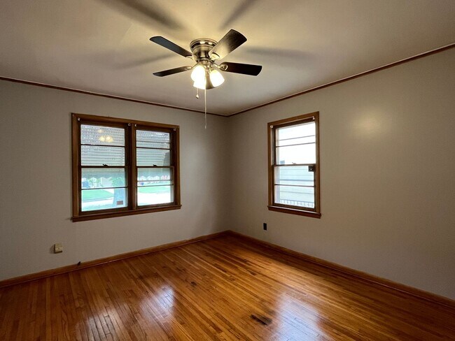 Building Photo - Three Bedroom Tulsa, 1 Bath