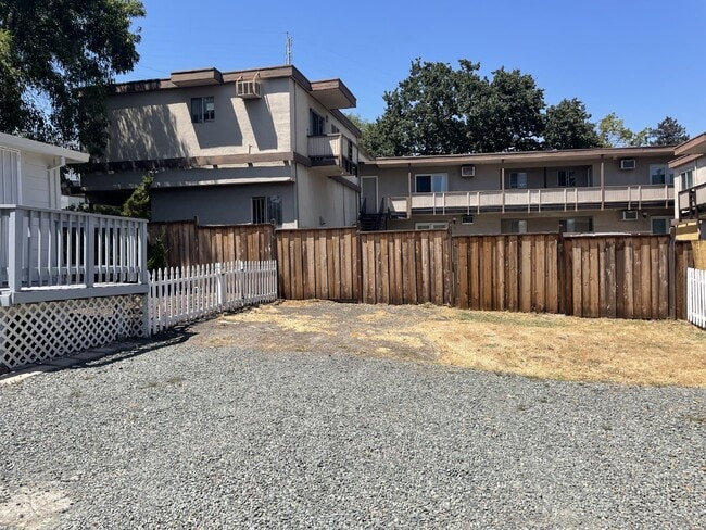 Building Photo - Charming and cozy 2 bedroom home in prime location of Walnut Creek!