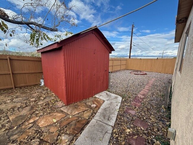 Building Photo - Coming Nov 17 - 3 Bedroom 2 Bath home in Clarkdale contact Property Pros Property Management