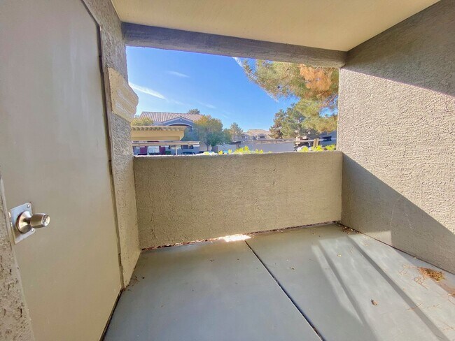 Building Photo - ADORABLE FIRST FLOOR CONDO UNIT 1 BEDROOM / BATH, LOCATED IN A GATED COMMUNITY!
